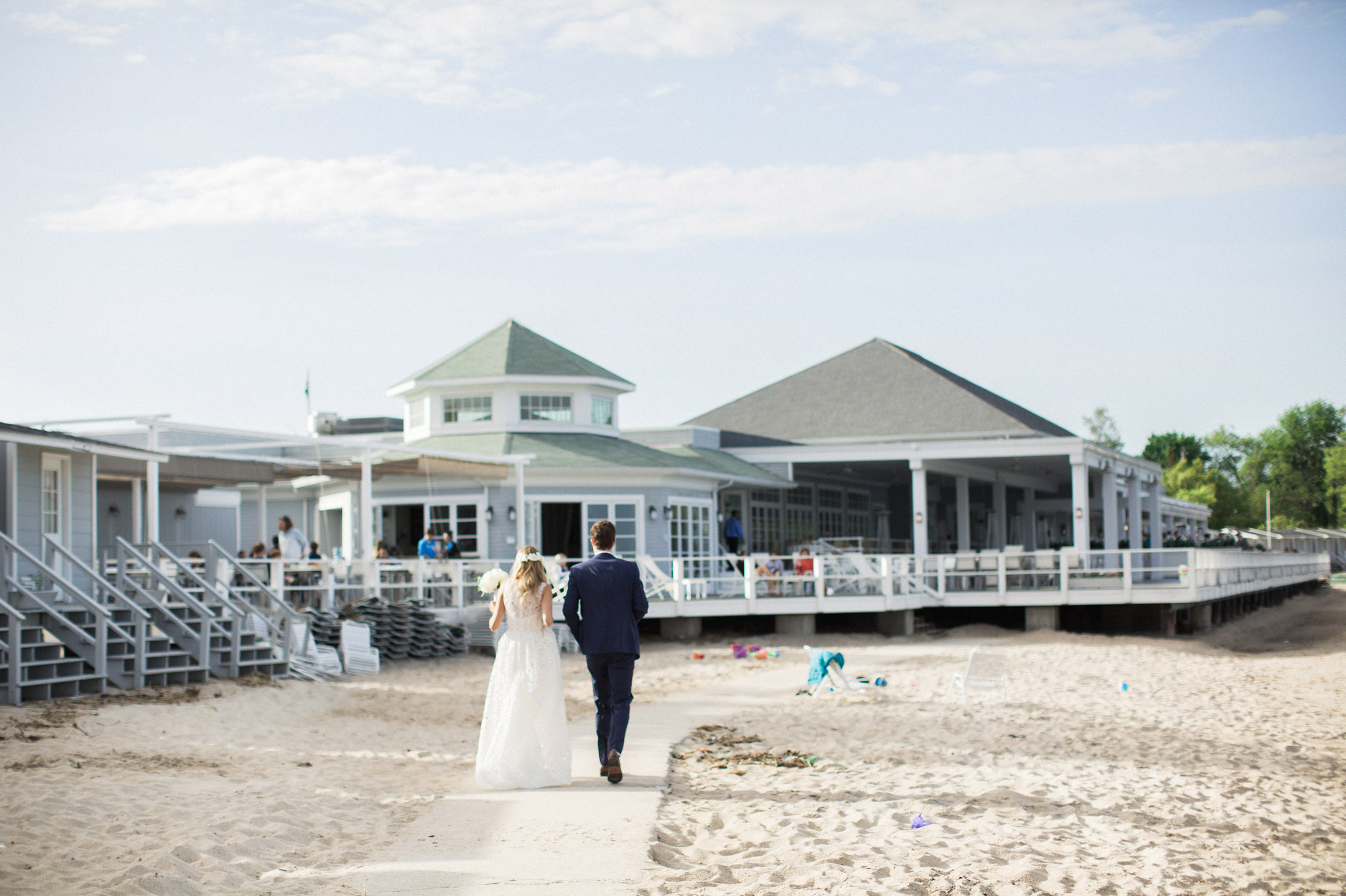 Beach club wedding at Shenorock Shore Club in Rye, New York. Photos by Kelly Kollar Photography.