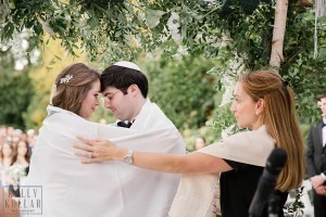 Jewish wedding at New York Botanical Garden in the Bronx. Photos by Kelly Kollar Photography.