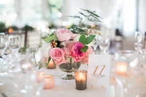 A floral centerpiece at a wedding at Hamilton Farm Golf Club. Photo by Kelly Kollar Photography.